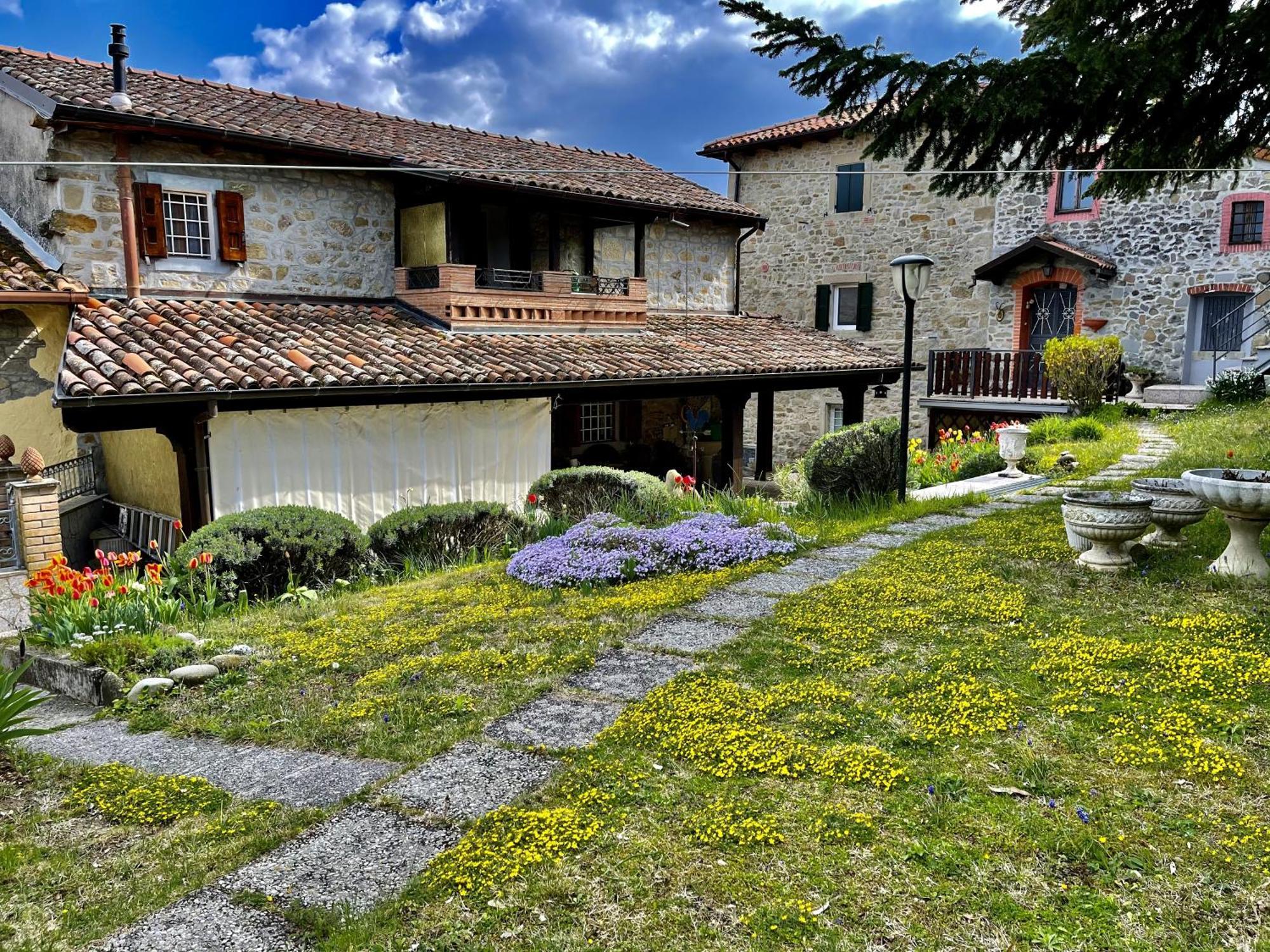 Mazzetti Country House-Vita In Campagna Con Giardino Vimignano-Chiesa Exteriör bild