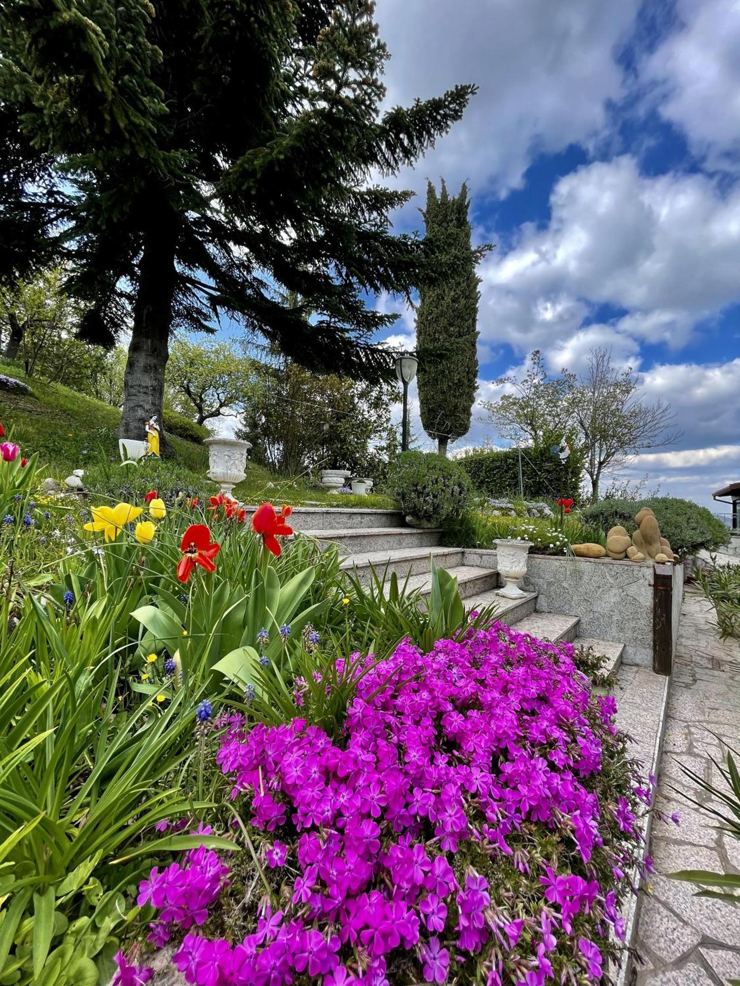 Mazzetti Country House-Vita In Campagna Con Giardino Vimignano-Chiesa Exteriör bild
