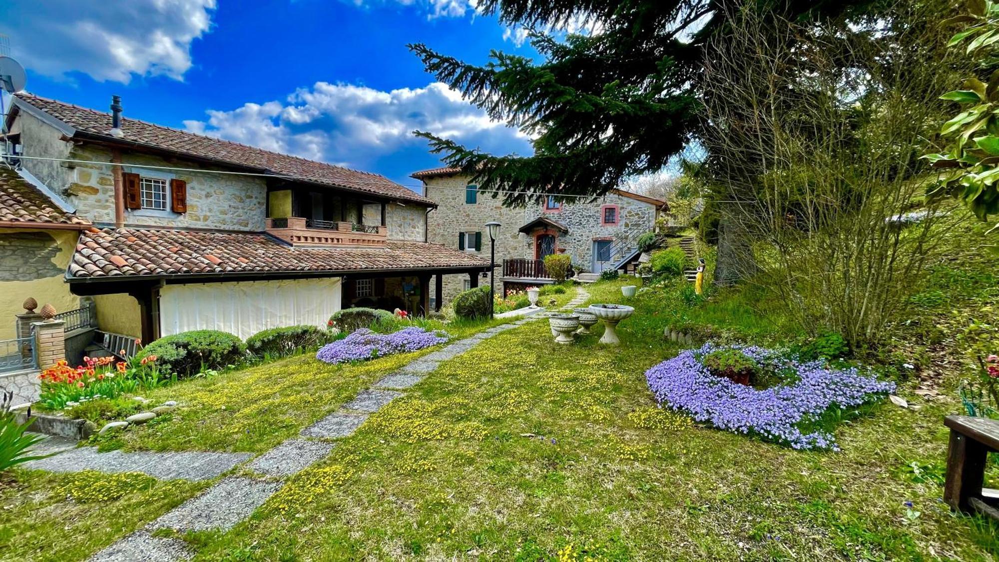 Mazzetti Country House-Vita In Campagna Con Giardino Vimignano-Chiesa Exteriör bild